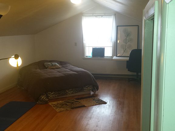 Upstairs bedroom above garag