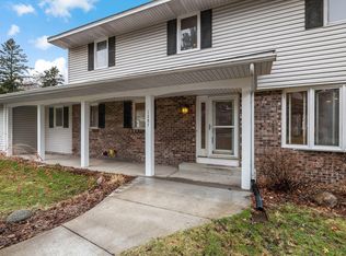 1287 Nursery Hill Ln, Arden Hills, MN 55112