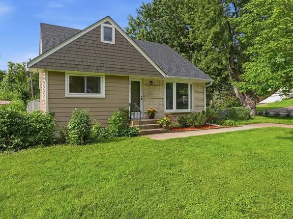 8933 Wally St, Golden Valley, MN 55427