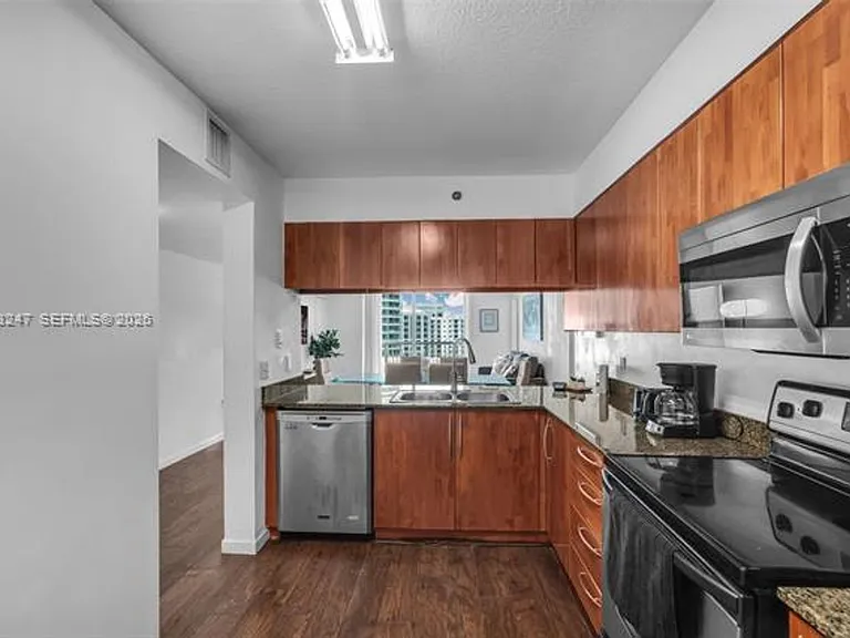 1200 Brickell Bay Dr #2915 — Photo 8