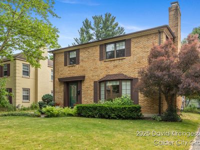 1052 Santa Cruz Dr SE, East Grand Rapids, MI, 49506