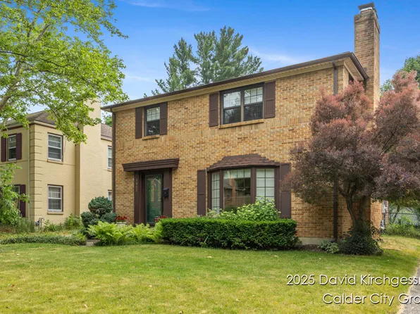 1052 Santa Cruz Dr SE, East Grand Rapids, MI 49506