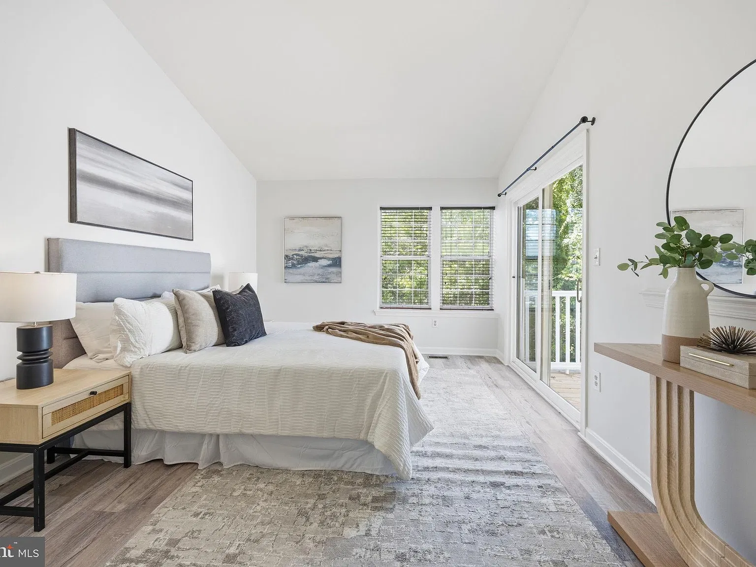 Waters Edge Condo — Photo 3