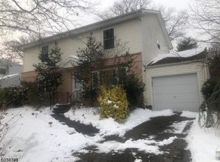 31-03 Grunstra Pl, Fair Lawn, NJ 07410