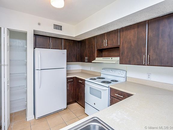 5th image of 13780 NE 3rd Ct APT 305