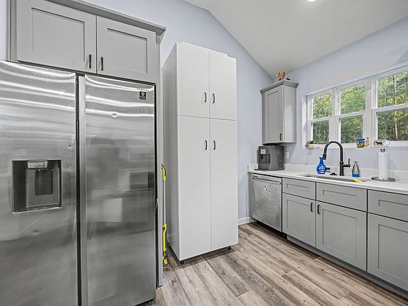 2nd image of 255 W Renoir Rd