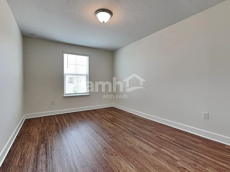 1045 Walden Pond Dr — Photo 18