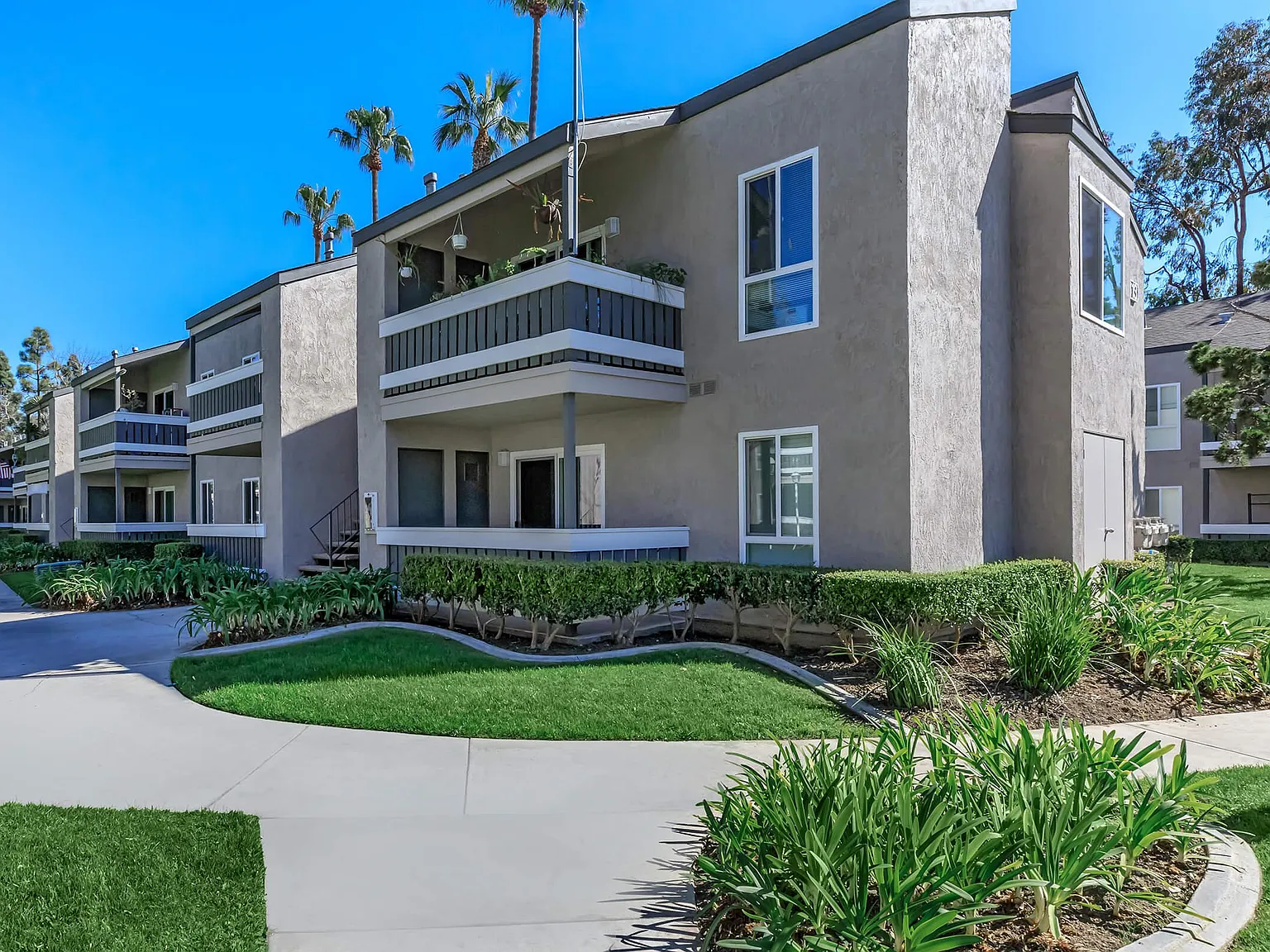 Peartree Apartments — Photo 1