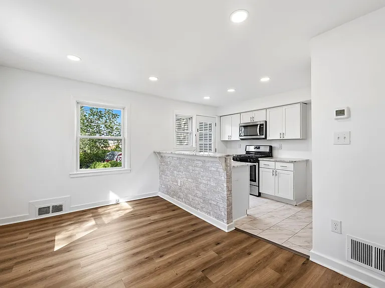 519 Vine St — Photo 9