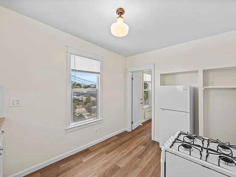 35 North St #B — Photo 7