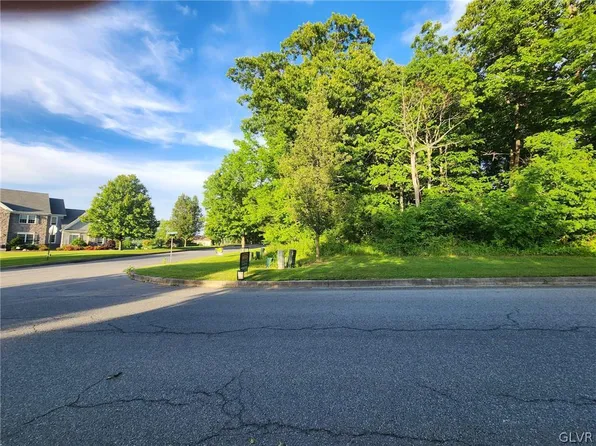 3990 Hunsicker Dr, Walnutport, PA 18088