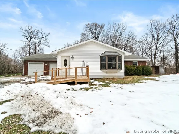 9690 S Voyles Road, Pekin, IN 47165
