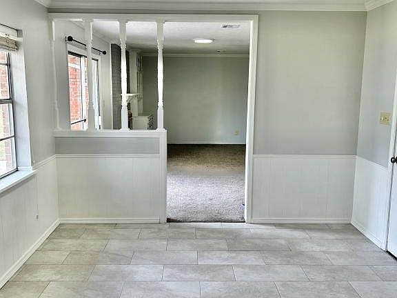 5th image of 424 Webb Ave