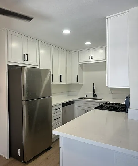 383 W Bay St #7 — Photo 8