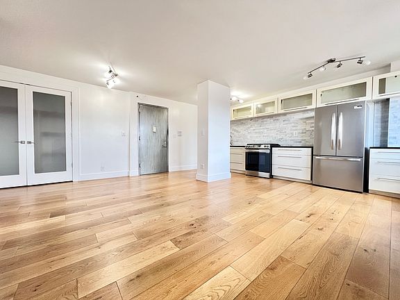 3rd image of 115 E 122nd St #10F