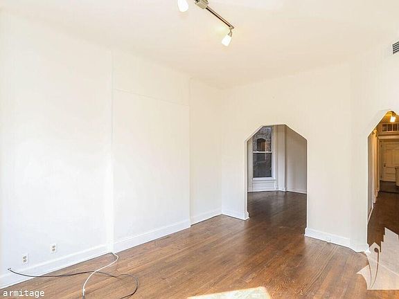 3rd image of 854 W Armitage Ave #128