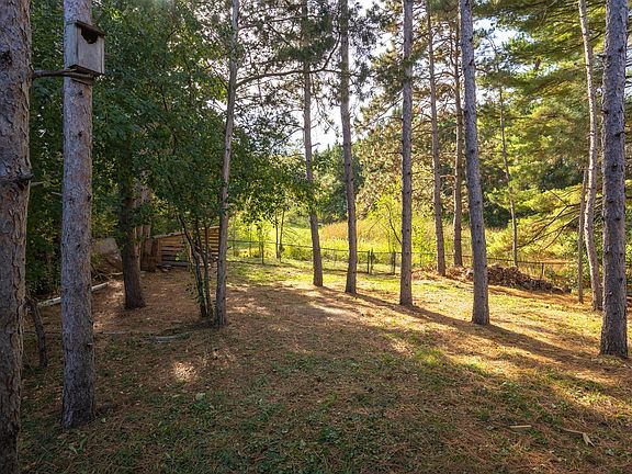3rd image of 304 Evergreen Dr