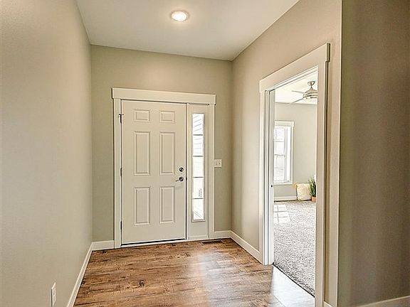 3rd image of 503 Majestic Oak Ct