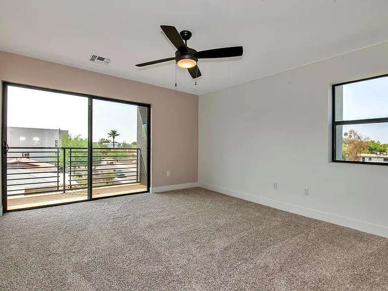 524 W Brown St — Photo 14