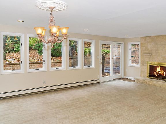 4th image of 33 Carldon Ln
