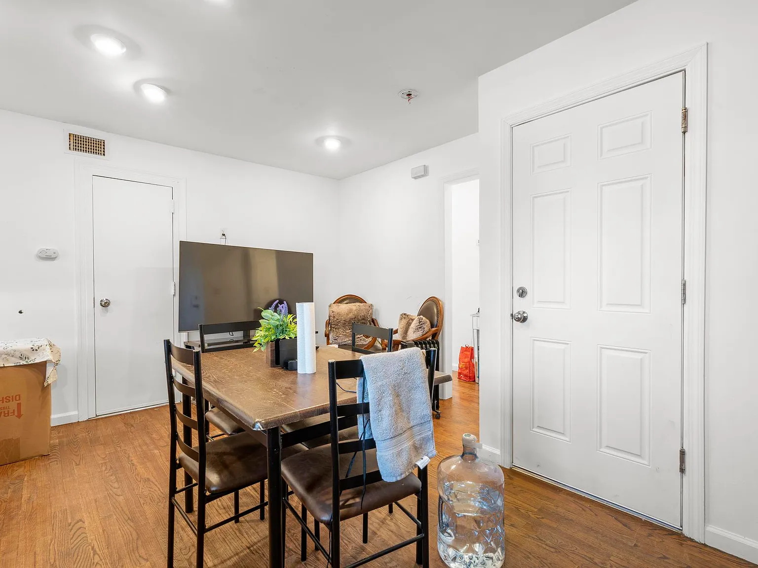3 bed, $3,200 — Photo 2