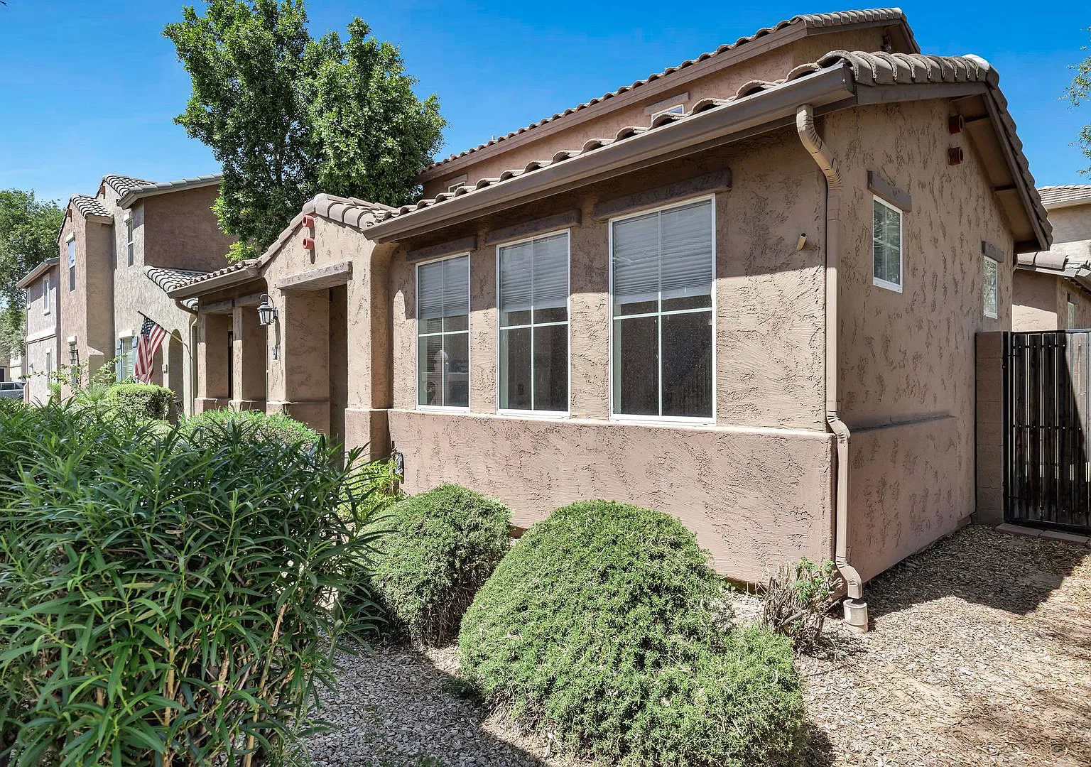 3 bed, 3 bath Mesa home — Photo 2