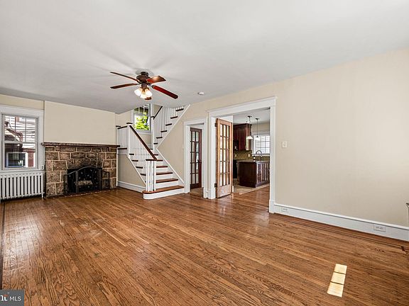 3rd image of 112 E Franklin Ave