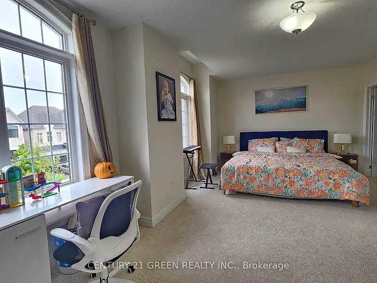 12 Royal West Dr — Photo 23
