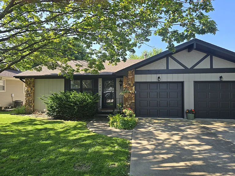1442 E Camino Alto St — Photo 2