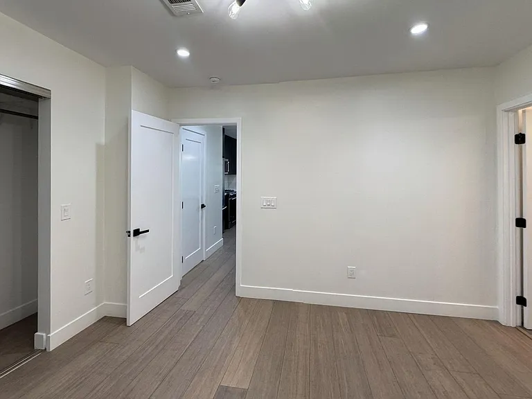 1208 N Alexandria Ave — Photo 8