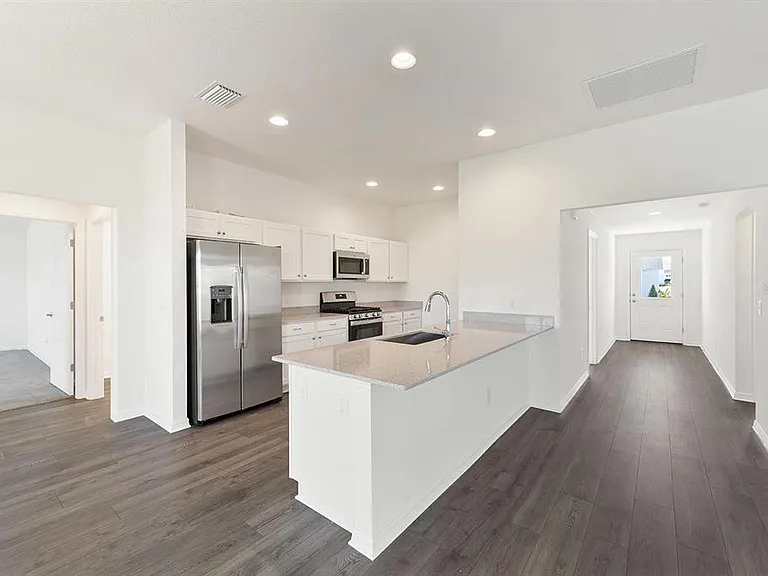 2421 Hobkirk Loop — Photo 11