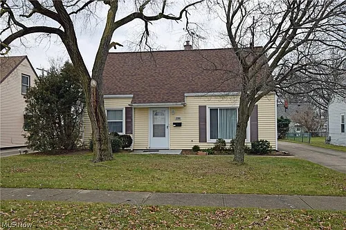 27050 Drakefield Ave Photo 1