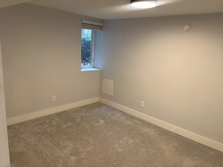 3rd bedroom (basement)