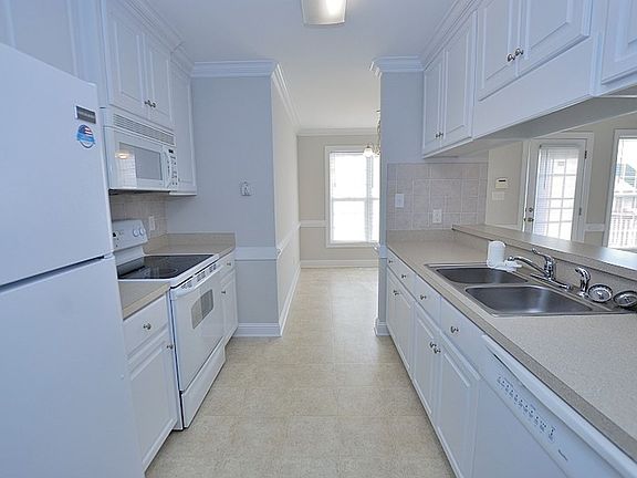 4th image of 2001 Meadow Ct