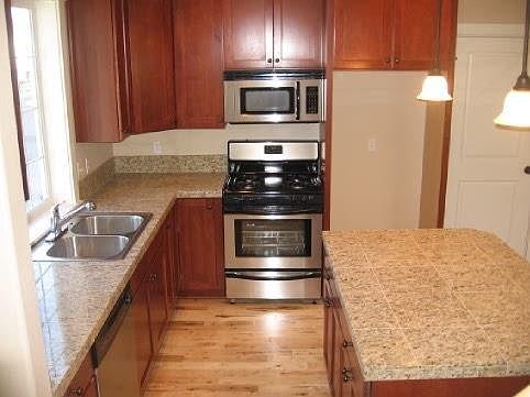 Kitchen Granite & Stainless