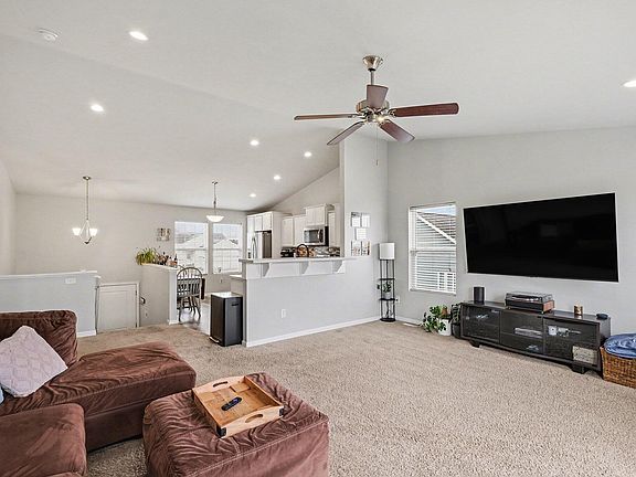 5th image of 187 Sweet Meadow Dr