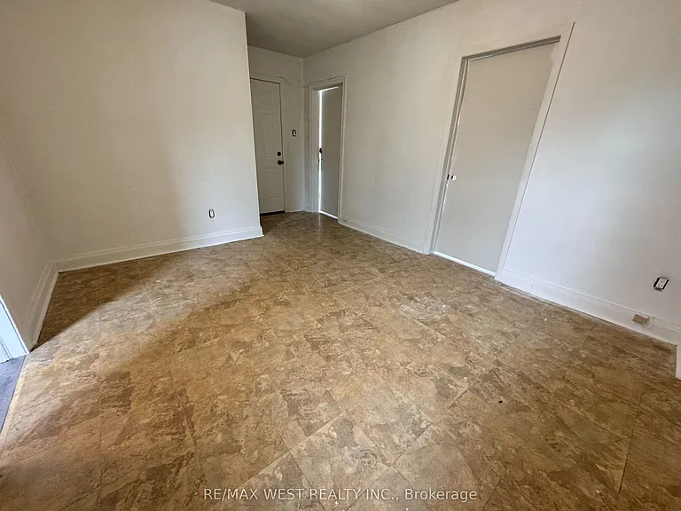 3393 Lakeshore Rd W #1 — Photo 8