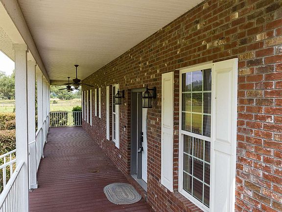 4th image of 437 NW Gables Gln