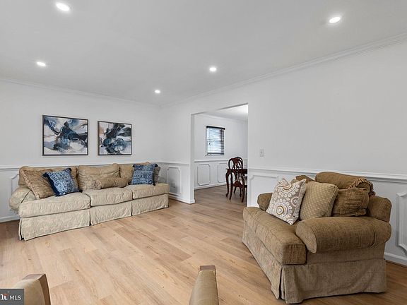 5th image of 632 Lancaster St