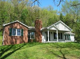 136 Woodland Farms Rd, Pittsburgh, PA 15238