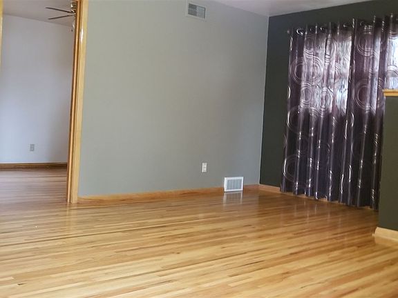 Living room 618 N 14th