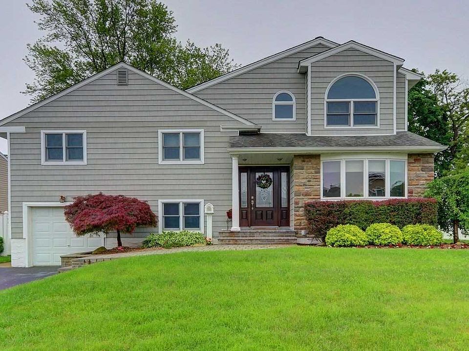 1st image of 19 Pembroke Dr