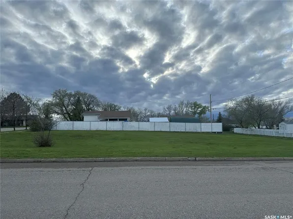 400 3rd AVENUE W, Assiniboia, SK S0H 0B0