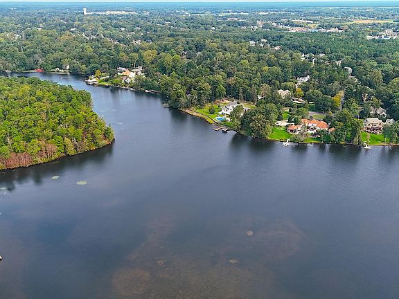 2nd image of 199 Lakeshore Dr