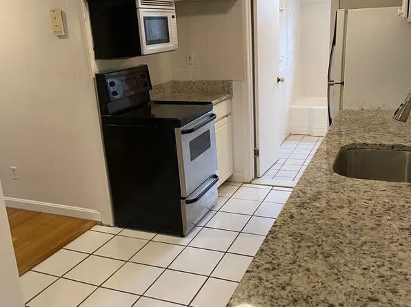 77 Pleasant St #1B, Brookline, MA 02446