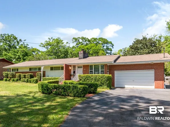 6300 Woodcrest Dr, Mobile, AL 36608