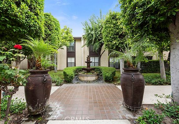 4th image of 585 W Duarte Rd Unit 25