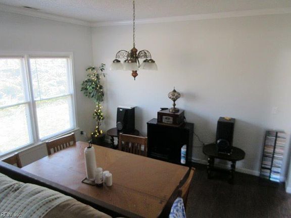 3rd image of 4759 Brompton Dr