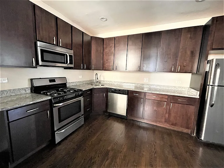 1634 W Roscoe St #1W — Photo 3