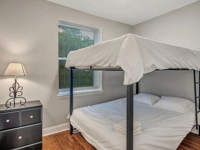 3106 Gurney Ave #1S — Photo 12